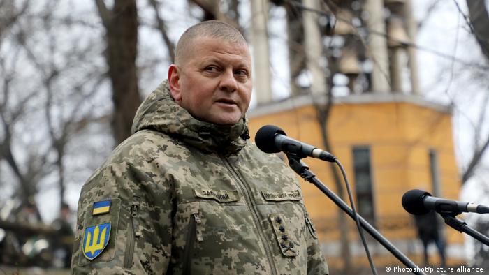  Der ukrainische Armeechef Walerij Saluschnyj bei einer Rede in Kiew