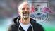 Lachender Marco Rose vor dem Logo von RB Leipzig Lachender Marco Rose vor dem Logo von RB Leipzig