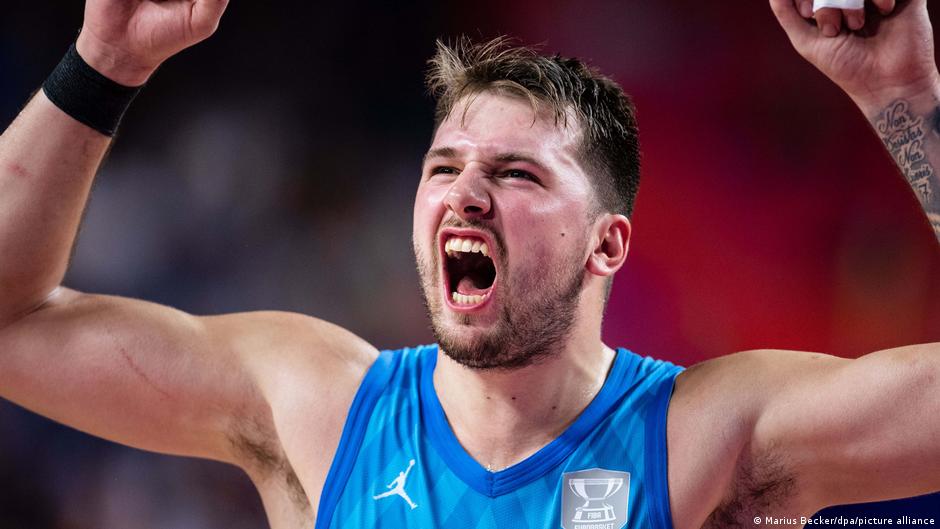 Luka Doncic firma extensión de contrato con los Lakers – DW – 02/08/2025