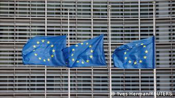 Belgien Brüssel | Flaggen vor der EU Kommission auf Halbmast nach Tod der Queen 