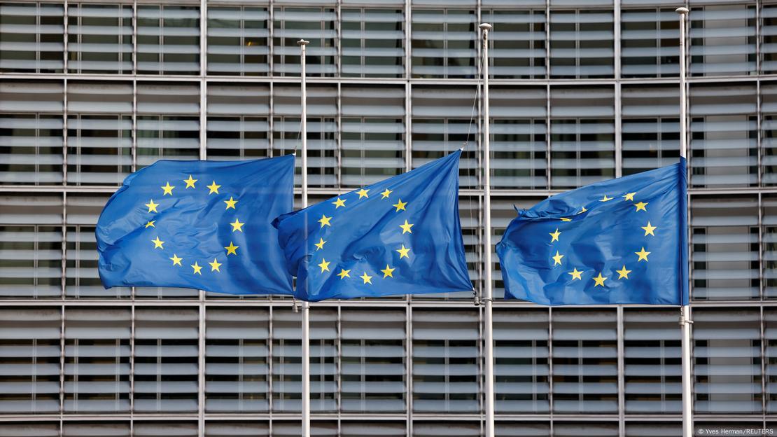 Belgien Brüssel | Flaggen vor der EU Kommission auf Halbmast nach Tod der Queen