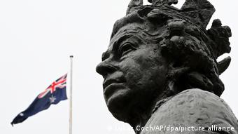 Αυστραλιανό Κοινοβούλιο / Άγαλμα / Βασίλισσα Ελισάβετ ΙΙ 