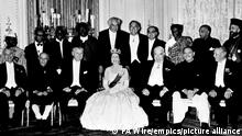 Queen Elizabeth II death. File photo dated 14/09/1962 of Queen Elizabeth II with her guests when she entertained the Commonwealth Prime Ministers to dinner at Buckingham Palace. (Back row left to right) Mr Rashidi Kawawa (Tanganyika), Dr Eric Williams (Trinidad & Tobago), Sir Milton Margai (Sierra Leone), Sir Abubakar Tarawa Balewa (Nigeria), Sir Alexander Bustamente (Jamaica), Sir Roy Welensky (Rhodesia), Tun Abdul Razak (Malaya), Mr F D K Goka (Ghana), Mr Sam P C Ferando (Ceylon), Archbishop Makarios (Cyprus). (front row, left to right) Mr Keith Holyoake (New Zealand), Pandit Jawaharlal Nehru (India), Mr John Diefenbaker (Canada), the Queen, Mr Robert Menzies (Australia), Field Marshal Ayub Khan (Pakistan) and Mr Harold Macmillan (Britain). The Queen died peacefully at Balmoral this afternoon, Buckingham Palace has announced. Issue date: Thursday September 8, 2022. See PA story DEATH Queen. Photo credit should read: PA Wire URN:68702989