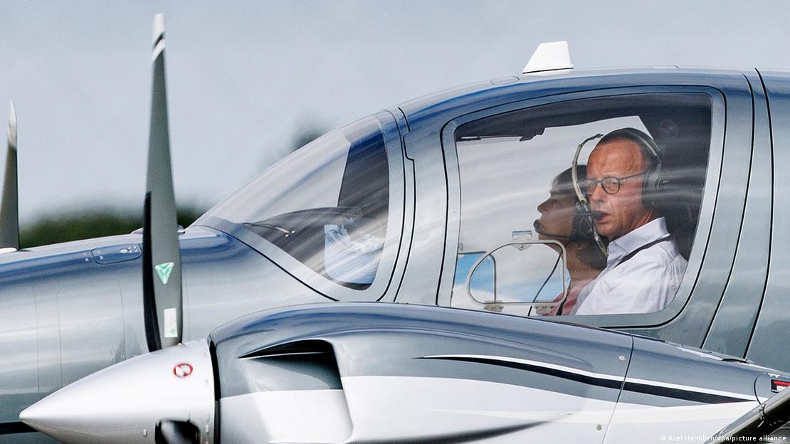 CDU Başkanı Friedrich Merz ve eşi Charlotte, özel uçaklarıyla Federal Maliye Bakanı Christian Lindner'in (FDP) Sylt'teki düğününe gidiyor.