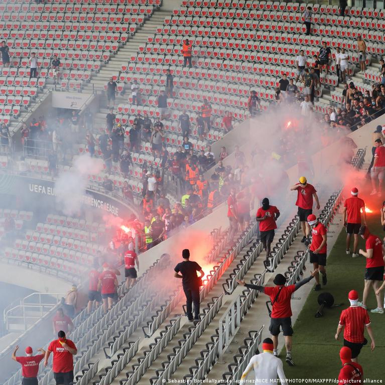 What Sparked The Violence At Nice Vs Cologne Dw 09 09 22