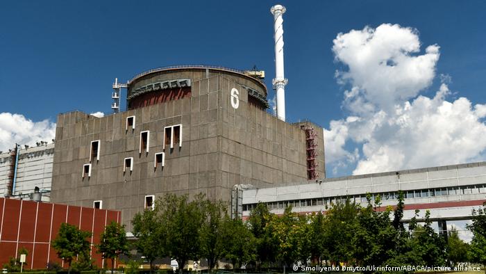 La planta nuclear de Zaporiyia sigue bajo control ruso, aseguraron las autoridades instaladas por Moscú en la ciudad ucraniana ocupada de Energohar, donde está la central, luego de que Ucrania sugiriera que las fuerzas invasoras se estaban preparando para dejar el recinto en medio de combates en las cercanías. (28.11.2022)