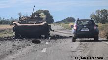 Vehicul militar distrus pe un drum lângă Balakleia, 10 septembrie 2022