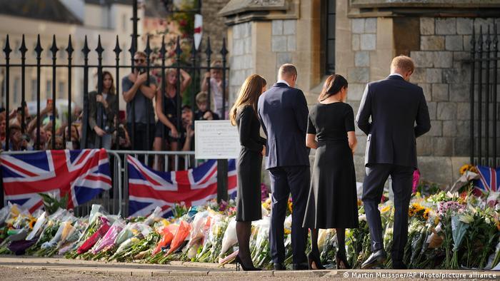 Großbritannien Edinburgh | Gedenken an Queen Elisabeth II Großbritannien Edinburgh | Gedenken an Queen Elisabeth II