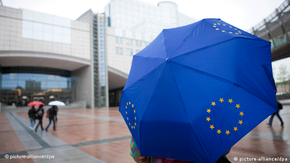 Flash-Galerie EU-Schirm vor Europaparlament in Brüssel