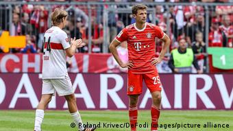 Thomas Müller puts his hands on his hips during the Stuttgart game