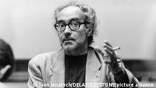 Portrait of Swiss-French film director Jean-Luc Godard, pictured in 1990 in Zurich, Switzerland. (KEYSTONE/DELAY/Jann Jenatsch) Portrait des schweizerisch-franzoesischen Filmregisseurs Jean-Luc Godard, aufgenommen im Jahr 1990 in Zuerich. (KEYSTONE/DELAY/Jann Jenatsch)