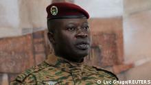 Burkina Faso: Líder da junta militar deposta abandona o país