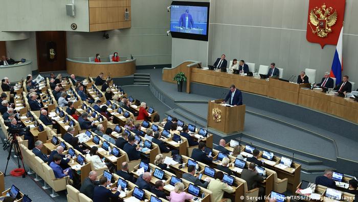 Blick in den Plenarsaal des russischen Parlaments, der Duma.