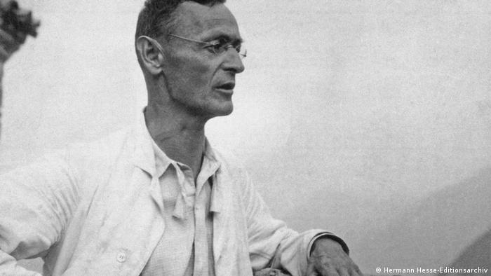 Hermann Hesse dans sa ville natale de Montagnola, Suisse