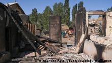 O casă distrusă de un bombardament în orașul armean Vardenis