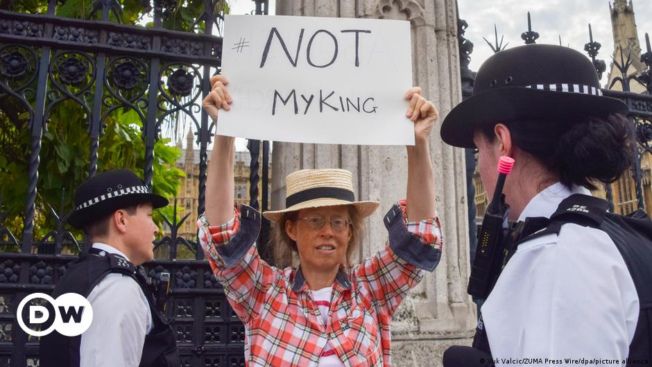 "Not my King": Leiser Protest im trauernden Großbritannien