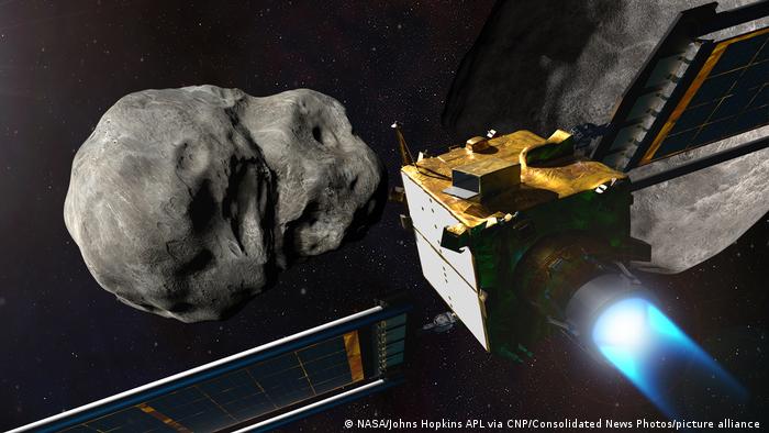 NASA′s DART mission hits asteroid in historic test | Science | In-depth  reporting on science and technology | DW | 25.09.2022