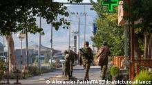 Vardenis, 14.09.2022+++ DIESES FOTO WIRD VON DER RUSSISCHEN STAATSAGENTUR TASS ZUR VERFÜGUNG GESTELLT. [GEGHARKUNIK PROVINCE, ARMENIA - SEPTEMBER 14, 2022: Soldiers are seen in the streets of the town of Vardenis after a shelling attack from Azerbaijan. Overnight into September 13, armed clashes broke out between Armenia and Azerbaijan, causing deaths and injuries. Alexander Patrin/TASS]