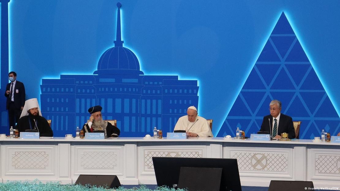 Папа римский выступает на VII съезде лидеров мировых и традиционных религий