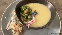 Crema de taro con tartar de salmón