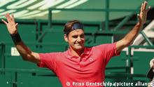 14.06.2021
Tennis: ATP-Tour Einzel, Herren, 1. Runde, Iwaschka (Weißrußland) - Federer (Schweiz). Roger Federer winkt nach seinem Sieg. +++ dpa-Bildfunk +++