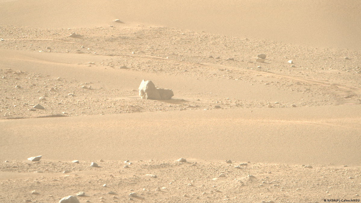 Róver Perseverance de la NASA capta primer \, image size:1199x674