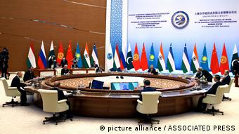 中国、俄罗斯、乌兹别克斯坦、哈萨克斯坦、吉尔吉斯斯坦、塔吉克斯坦斯坦、印度、巴基斯坦领导人出席了此次上合峰会 