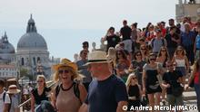 VENEZIA, PIENONE DI FERRAGOSTO Tourists in transit on the San Marco pier, today 13 August 2022: in the face of less than fifty thousand resident Venetians, seventy-five thousand foreign tourists and eighteen thousand Italian tourists arrived. Venezia Italia 