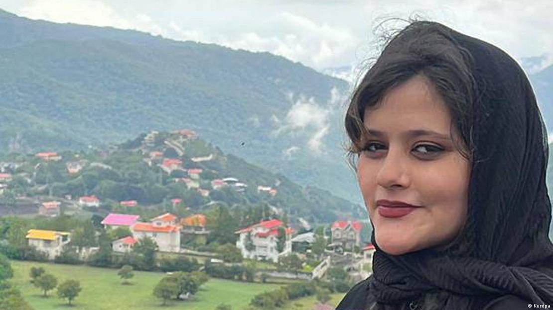 مهسا امینی، دختر ۲۲ ساله سقزی  به نماد اعتراضات در ایران تبدیل شد