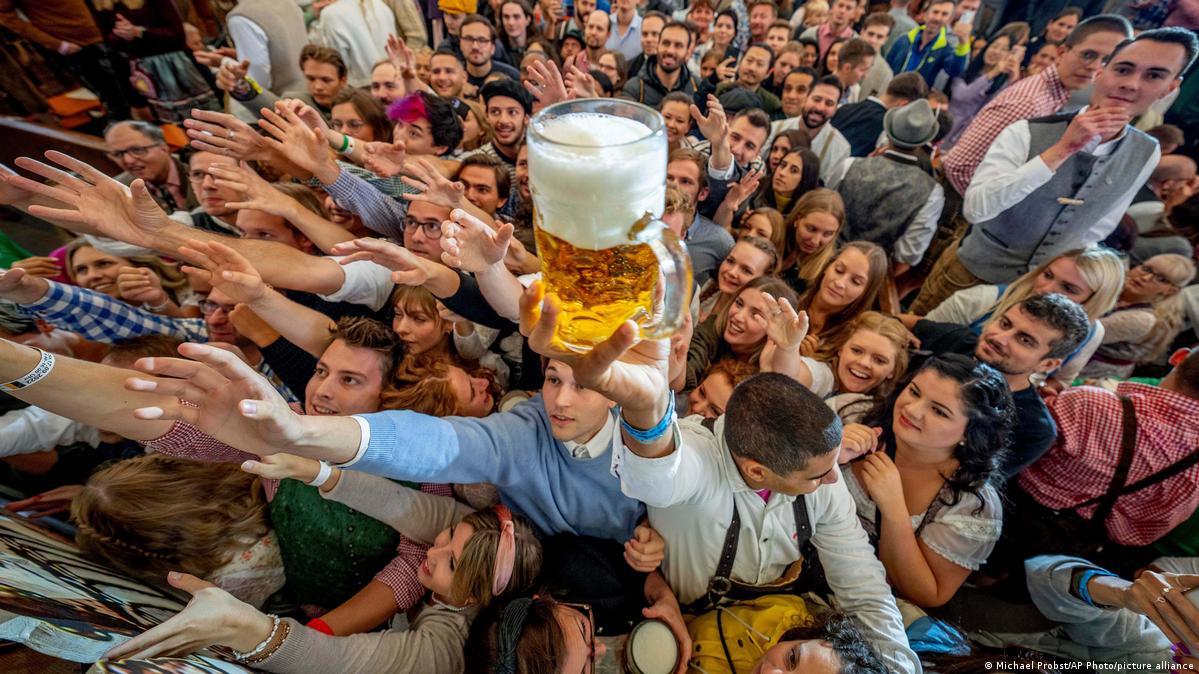 Certificaat bereiden biologisch Munich Oktoberfest kicks off after 2-year break – DW – 09/17/2022