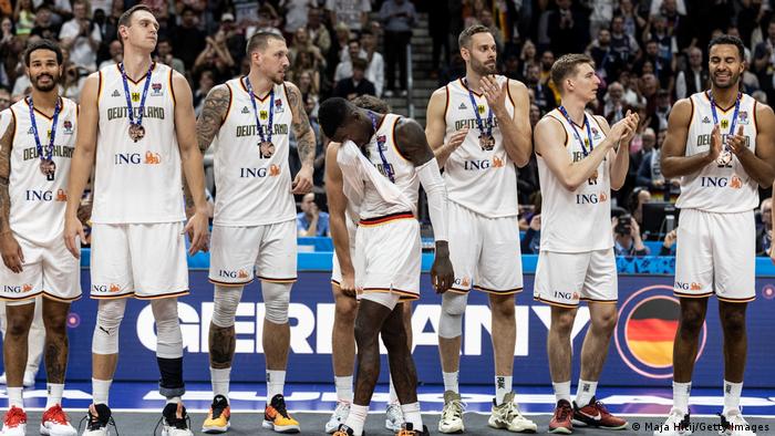 Denis Šreder nije krio emocije: prva medalja za Njemačku u košarci poslije 17 godina! Zlato još jednom odlazi u Španiju koja je u finalu trijumfovala nad Francuskom. 