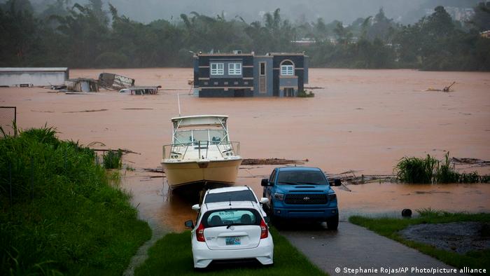 Fuertes inundaciones azotan a Puerto Rico por el Huracán Fiona. 