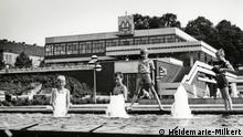Kinder am Brunnen vor dem einstigen Potsdamer Terassenrestaurant 