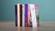 Shortlist Deutscher Buchpreis 2022 | Finale: Die sechs ausgewählten Romane stehen nebeneinander. Shortlist Deutscher Buchpreis 2022 | Finale: Die sechs ausgewählten Romane stehen nebeneinander.