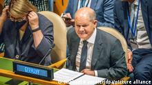 20.09.2022 Bundeskanzler Olaf Scholz (SPD), nimmt neben Antje Leendertsee, Deutsche Botschafterin bei der UN an der Eröffnung der 77. Generaldebatte der UN-Vollversammlung teil. Hauptthema wird der russische Angriffskrieg in der Ukraine sein. +++ dpa-Bildfunk +++