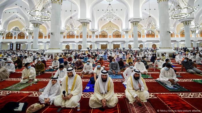 Morgengebet in der Ibn Abd Al Wahab Moschee, Doha, Katar