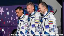21.9.2022 Kasachstan, From left: NASA astronaut Frank Rubio, Roscosmos cosmonauts Sergey Prokopyev and Dmitri Petelin, crew members of the mission to the International Space Station (ISS), walk to the rocket prior the launch of Soyuz-2.1 rocket, at the Russian leased Baikonur cosmodrome, Kazakhstan, Wednesday, Sept. 21, 2022. (AP Photo/Dmitri Lovetsky, Pool)