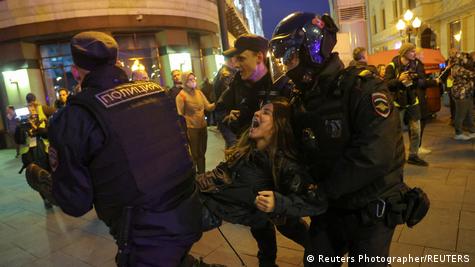 Полиция проводит жесткое задержание в Москве