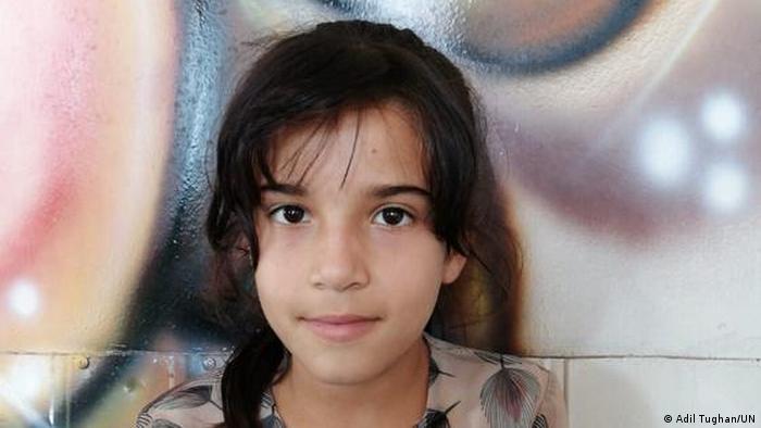 الطفلة غنى: سورية لاجئة بمخيم الزعتري رفقة أسرتها