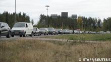Cars queue to enter Finland from Russia at Finland's most southern crossing point Vaalimaa, around three hour drive from Saint Petersburg, in Vaalimaa, Finland September 23, 2022. REUTERS/Essi Lehto