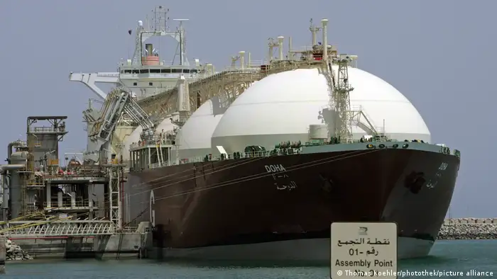 卡塔尔拉斯拉凡港的液化天然气油轮