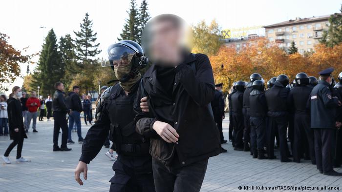 Арестуван протестиращ в Русия