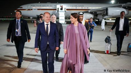 Chancellor Olaf Scholz greeted by UAE Environment Minister Miriam bint Mohammed Saeed upon arrival