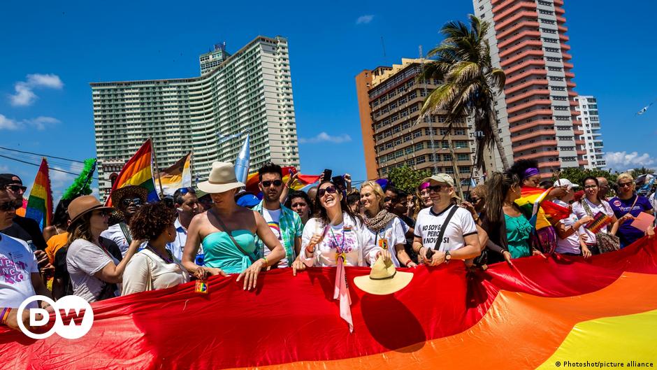 Cuba holds referendum on same-sex marriage, adoption | DW | 25.09.2022