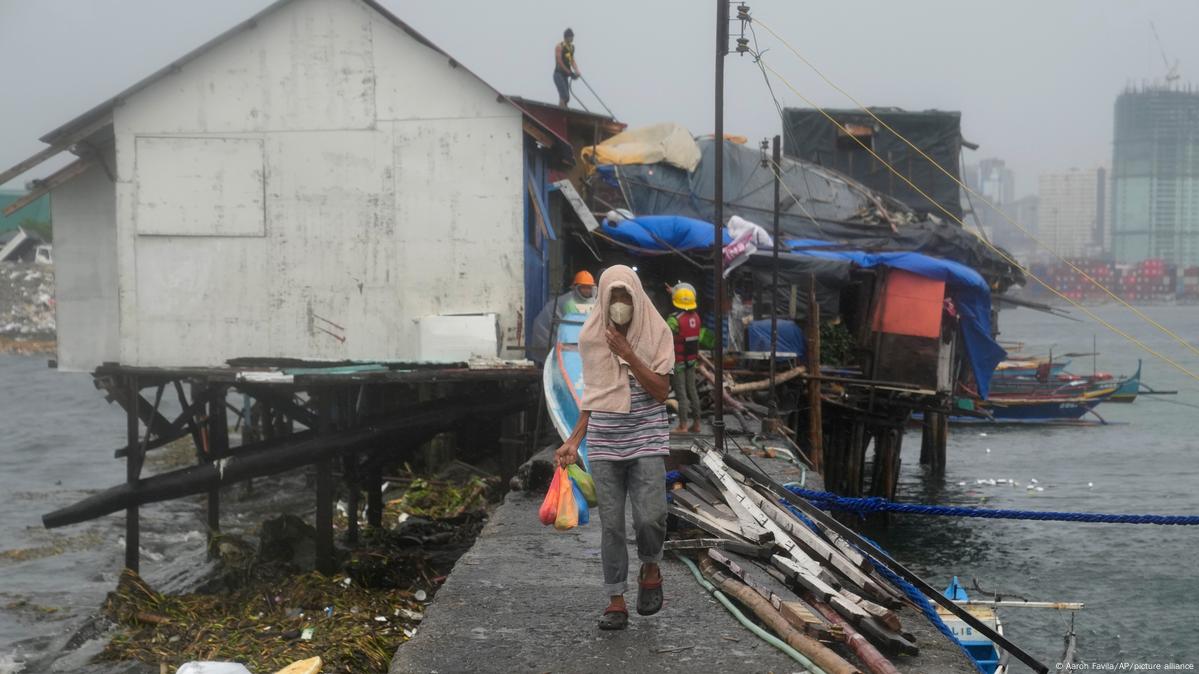 Super Typhoon Noru Slams Into Philippines – DW – 09/25/2022