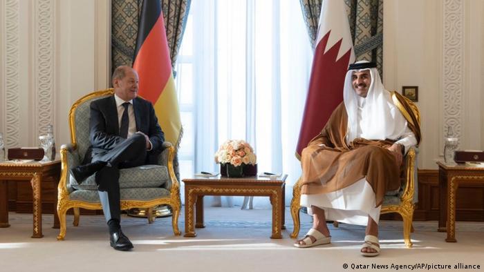 المستشار الألماني أولاف شولتس مع أمير قطر تميم بن حمد آل ثاني في الدوحة (25.09.2022)