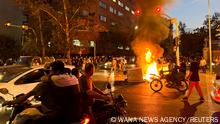19.09.2022: A police motorcycle burns during a protest over the death of Mahsa Amini, a woman who died after being arrested by the Islamic republic's morality police, in Tehran, Iran September 19, 2022. WANA (West Asia News Agency) via REUTERS ATTENTION EDITORS - THIS IMAGE HAS BEEN SUPPLIED BY A THIRD PARTY. ATTENTION EDITORS - THIS PICTURE WAS PROVIDED BY A THIRD PARTY/File Photo