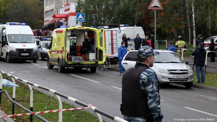 Russland I Schießerei an einer Schule in Izhevsk