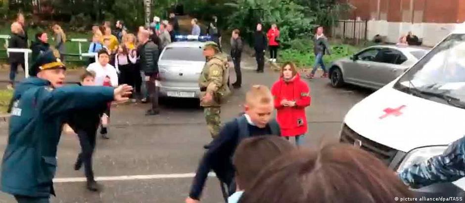 Russland I Schießerei an einer Schule in Izhevsk