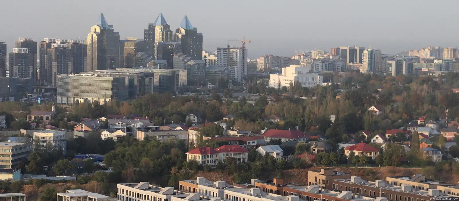 Новый дом, новое дело. Как релоканты из РФ живут в Алматы – DW – 19.10.2023